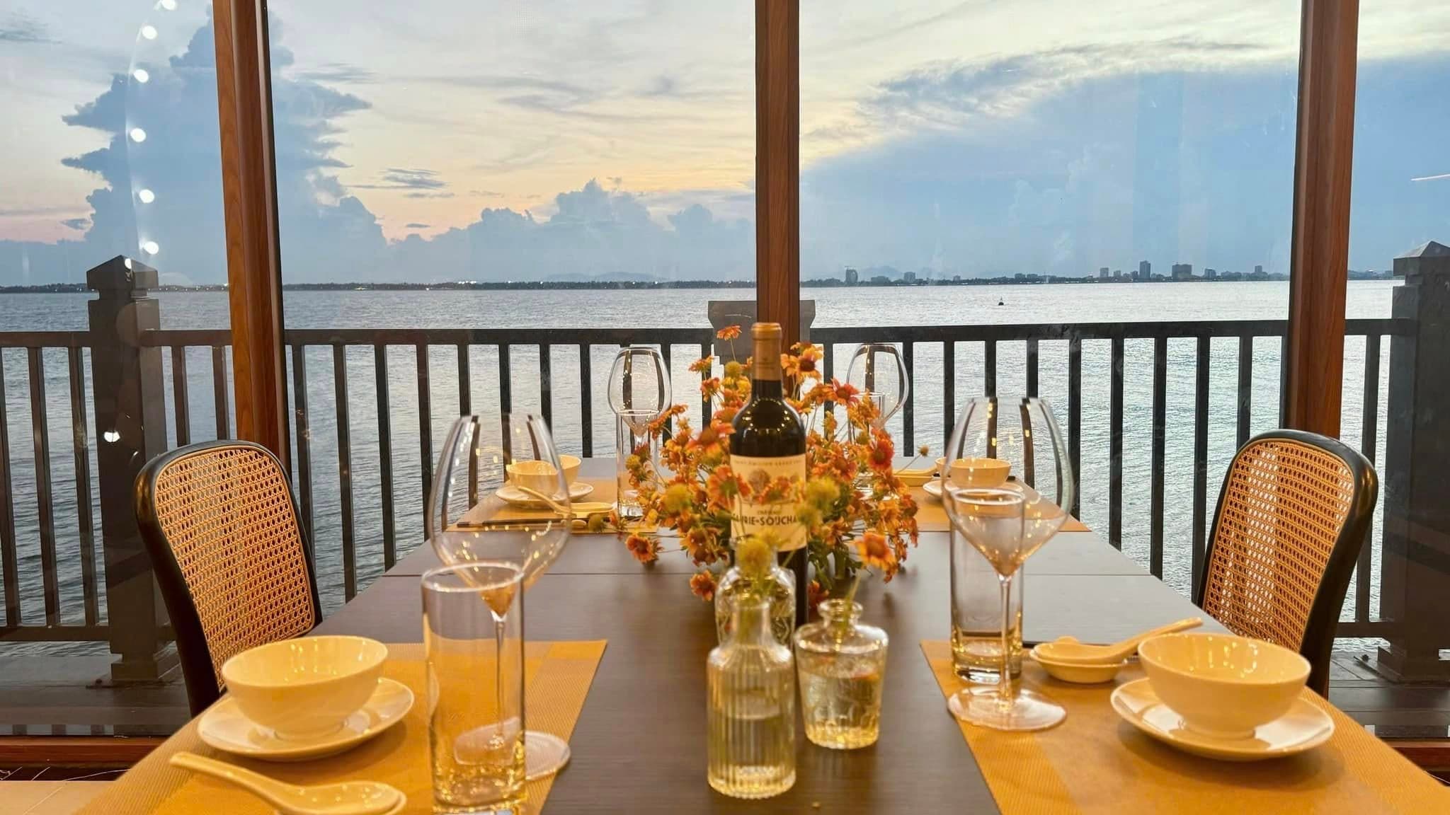 Set Menu 300K Tại Nhà Hàng Cát Thủy (Ăn Trưa/Tối) | VinWonders Cửa Hội main