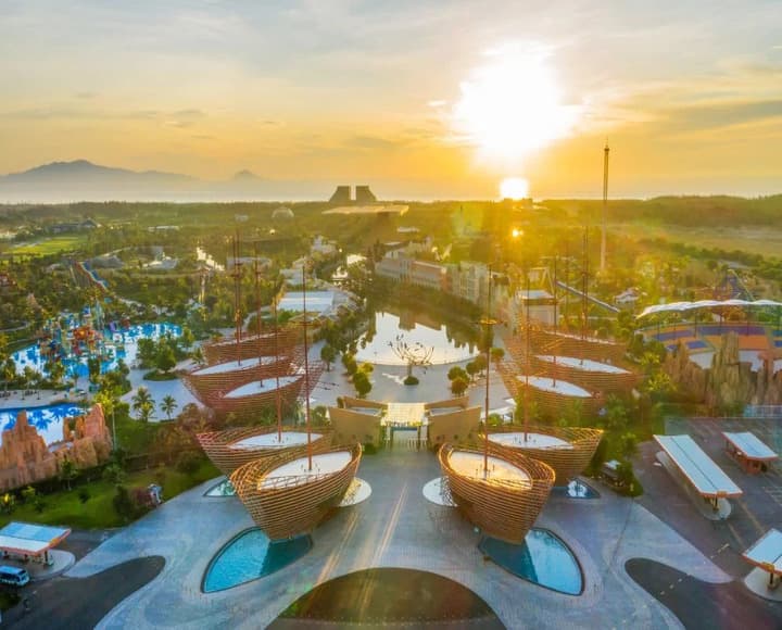VinWonders Nam Hội An Wonder Sunset - Combo vé sau 14:00, xe Buggy không giới hạn & voucher ẩm thực main