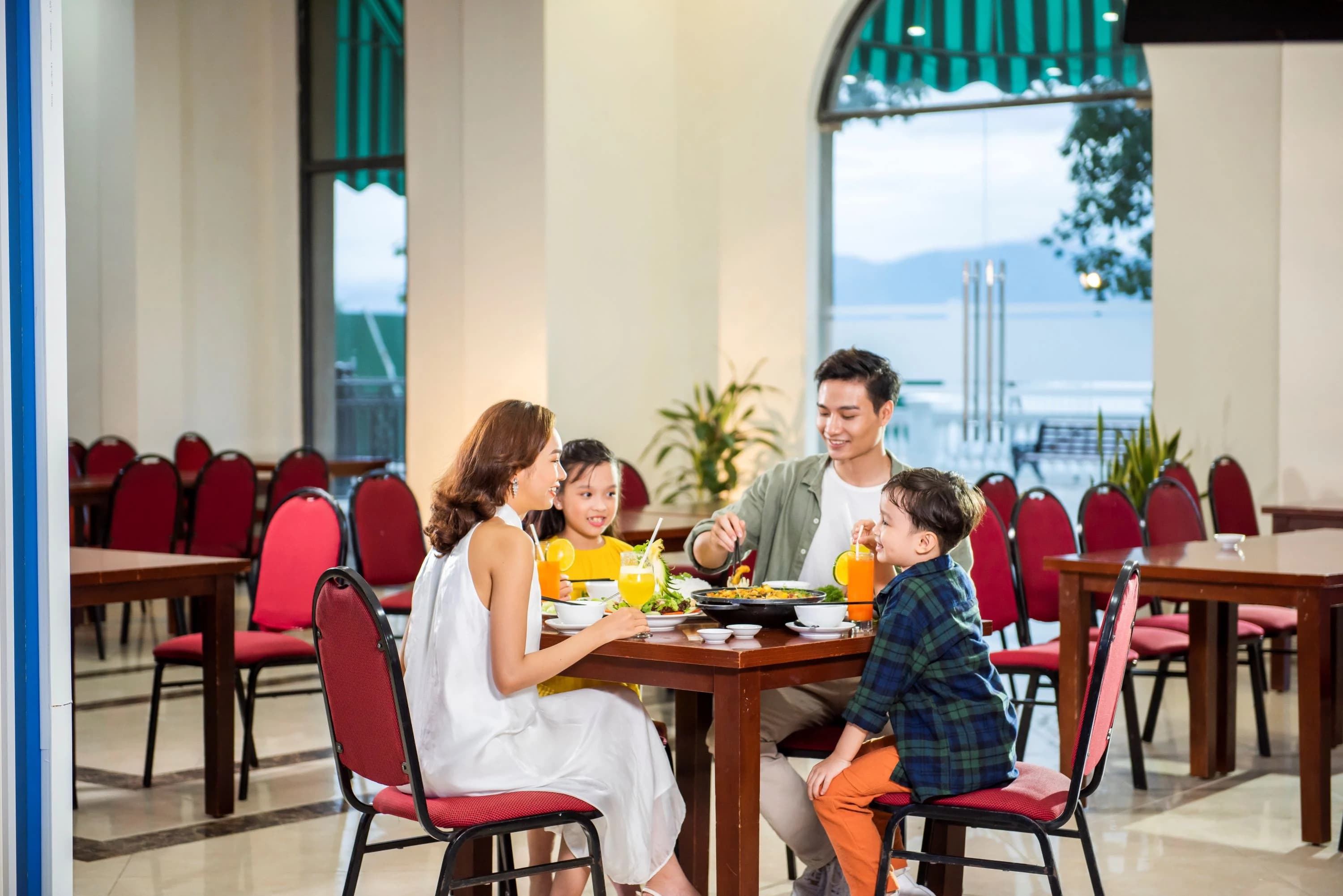 Tour 1 ngày: VinWonders + Buffet + Xông hơi Aquafield 2 giờ | Nha Trang Passport 2