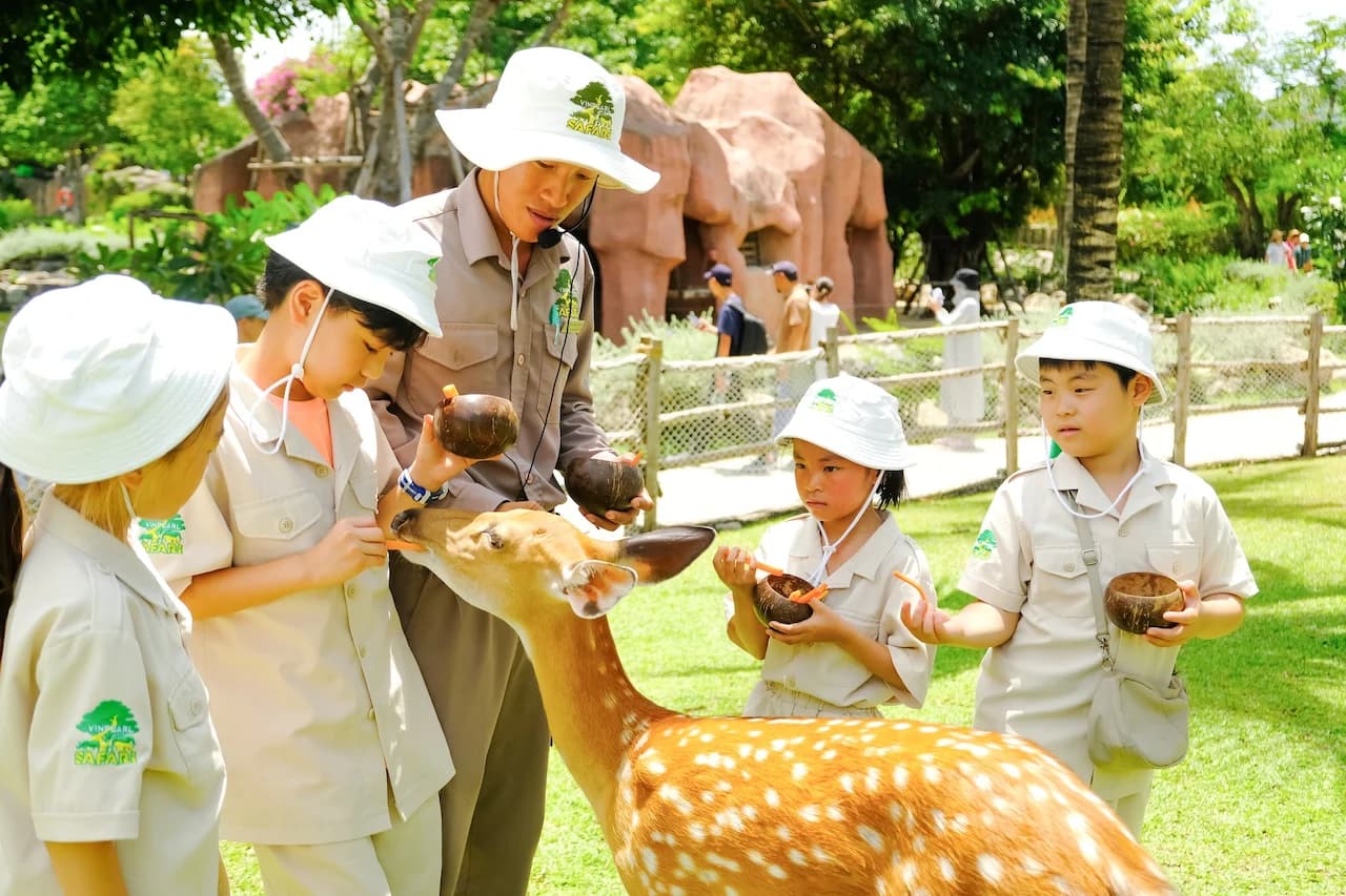 Trải nghiệm làm "Nhân viên vườn thú nhí" | VinWonders Nha Trang main