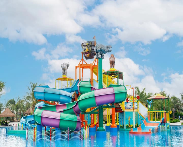 Vé 2 công viên & set đồ ăn 100.000 VNĐ | VinWonders Wave Park & Water Park main