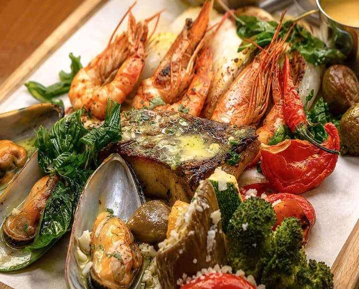 Combo vé vào cổng + Voucher ẩm thực 250K | VinWonders Nha Trang 1