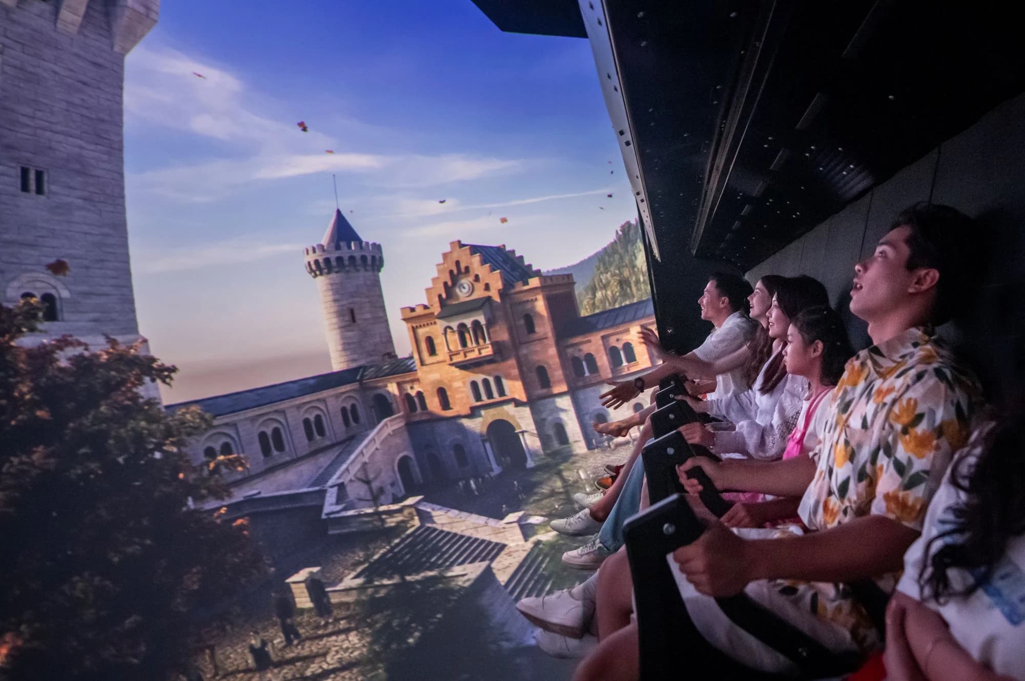Vé vào cổng + FastPass 3 trò chơi nổi bật + Xe điện Buggy | VinWonders Nha Trang 1