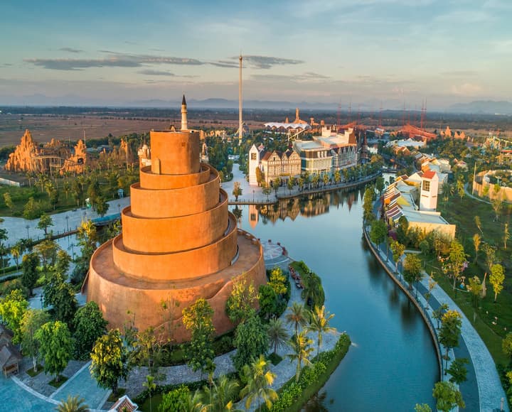 VinWonders Nam Hội An Sunset Premium - Vé vào cửa, Buggy, VIP Safari & set trà chiều right-1