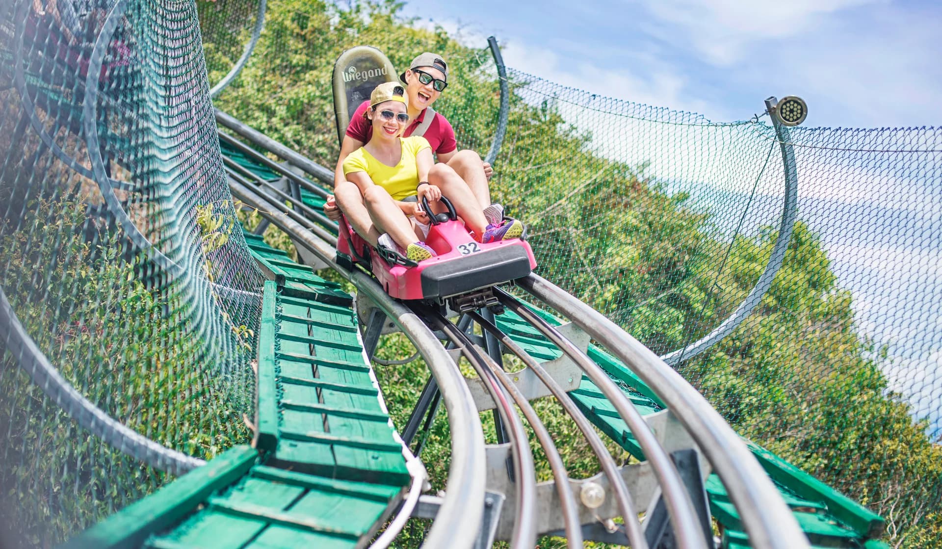 Vé vào cổng + FastPass 3 trò chơi nổi bật + Xe điện Buggy | VinWonders Nha Trang 2