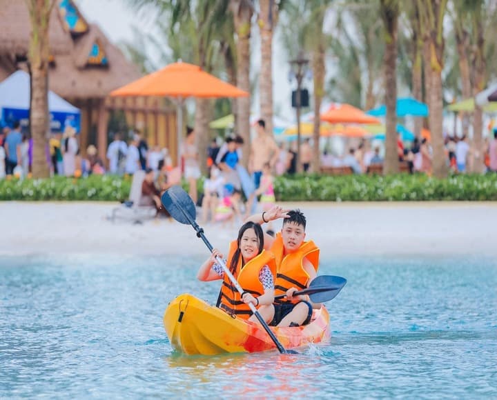 Vé 2 công viên & set đồ ăn 100.000 VNĐ | VinWonders Wave Park & Water Park right-1