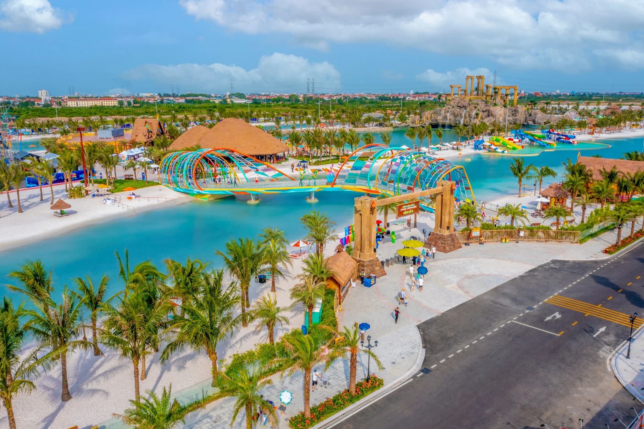 Vé 2 công viên & buffet 250.000 VNĐ | VinWonders Wave Park & Water Park right-1
